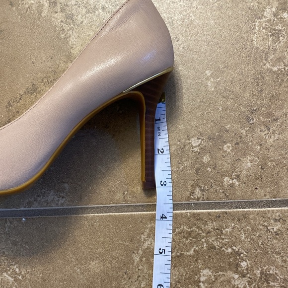 Nude Ralph Lauren Heels with Cherry Wood Heel. Size 5.5. - Picture 11 of 11